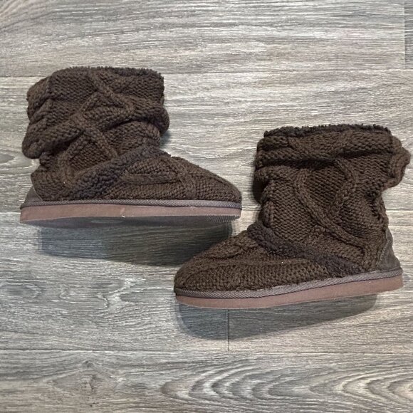 MUK LUKS Sweater Boots SZ 9 Brown Chunky Knit Suede Ankle Bootie Comfort Winter - Picture 1 of 8